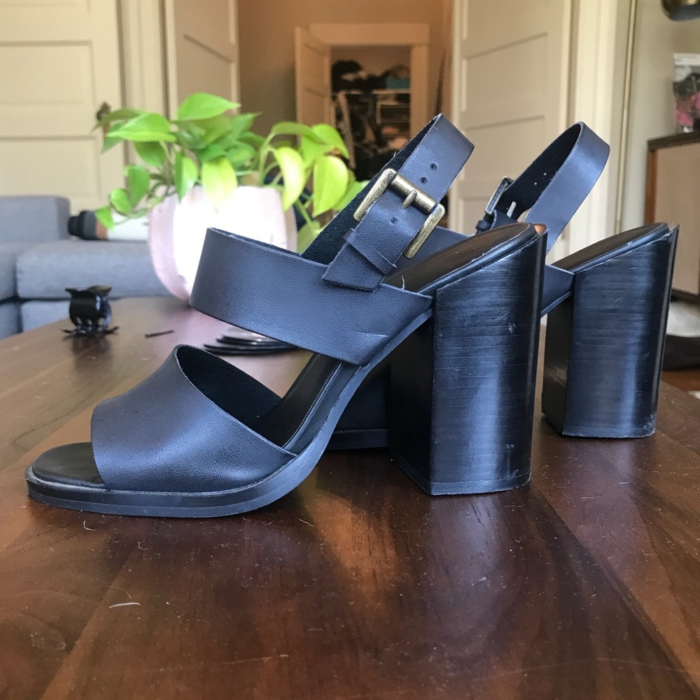 Urban Outfitters strapped black heels 9 - Picture 5 of 5